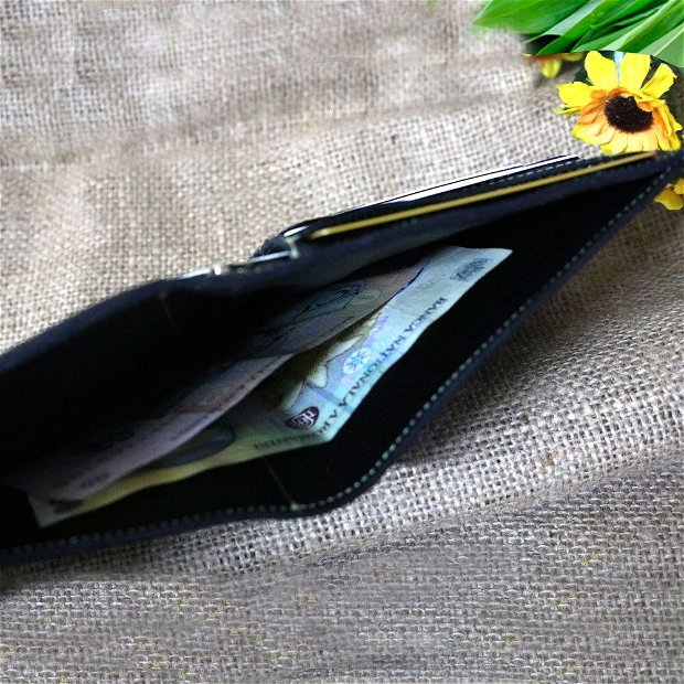 Portofel din piele pentru femei, cu broderie si loc pentru bancnote, Kosmos (negru)