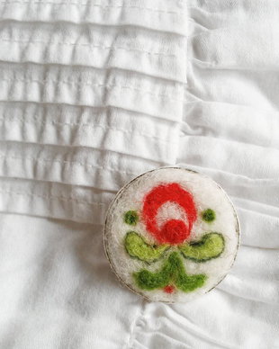 Brosa din lana Spring red-green signs