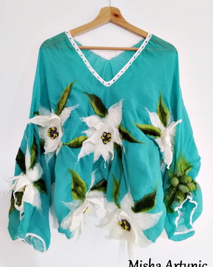 Bluza din matase naturala si flori de colt impaslite 3D