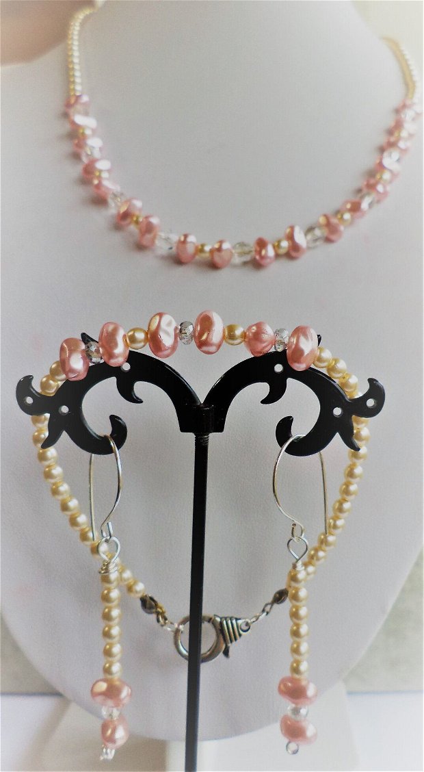 Set handmade colier,bratara si cercei din perle de sticla ivoire si roz si cristale fatetate