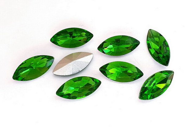 Cabochon din sticla, horse eye, 15x7 mm, verde