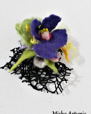 vandut - Brosa cu floare impaslita