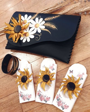 Brosa floarea soarelui - Martisor din piele