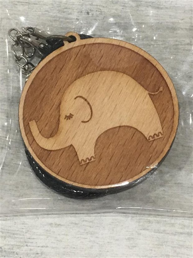 Medalion lemn gravat cu elefant