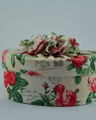 Cutie decorata cu material textil