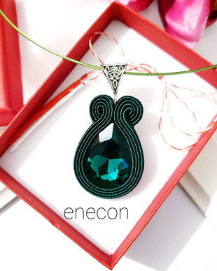 Pandantiv verde,  Pandantiv soutache