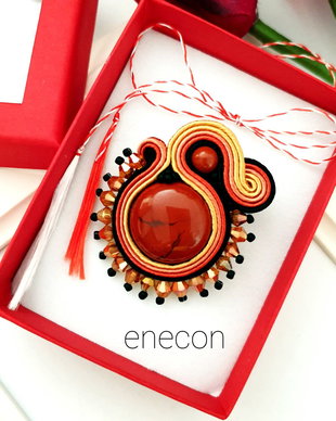 Brosa-mărțișor jasp, Brosa soutache