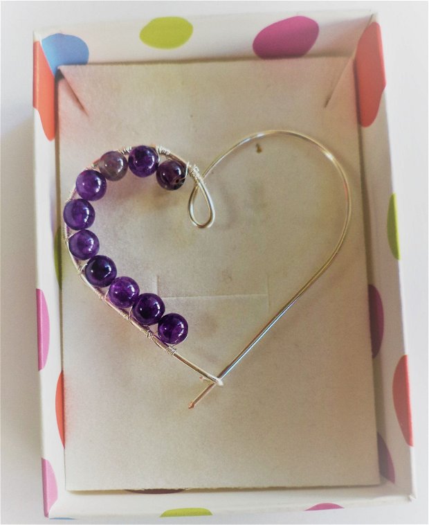 Brosa handmade din sarma si sfere de ametist - purple heart