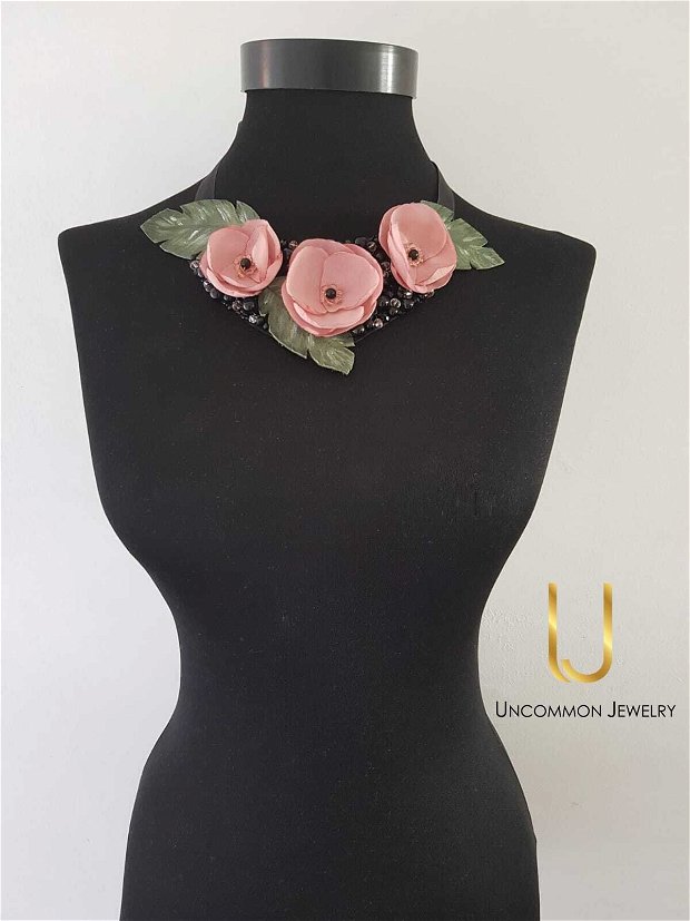 Colier "Dusty rose Poppies"
