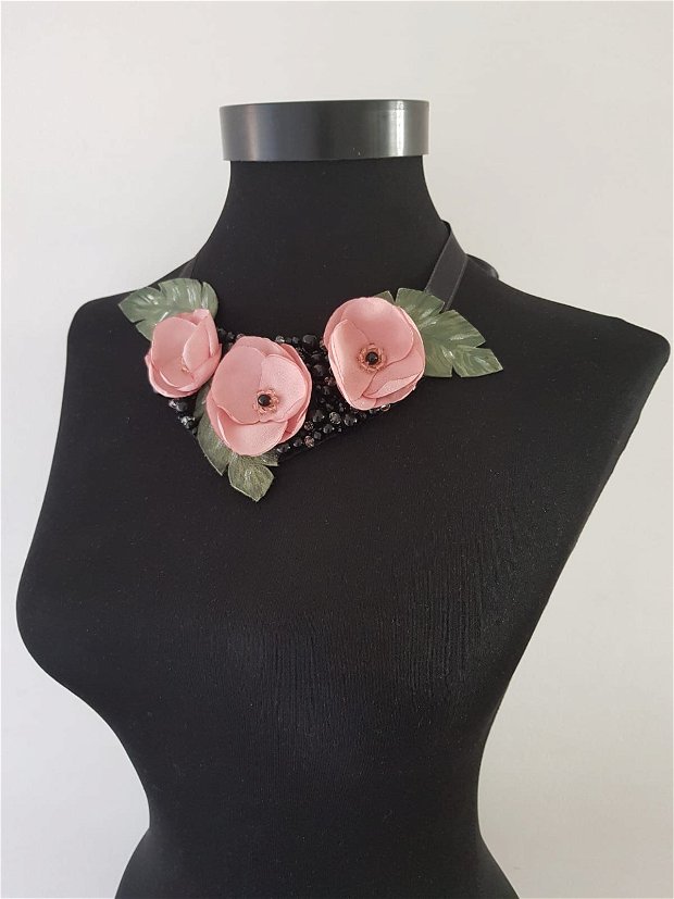 Colier "Dusty rose Poppies"