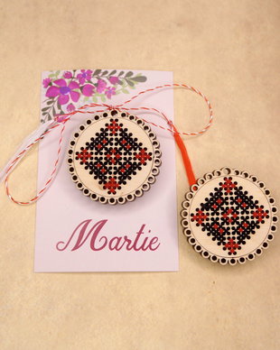 Martisor motiv traditional romanesc nr.7