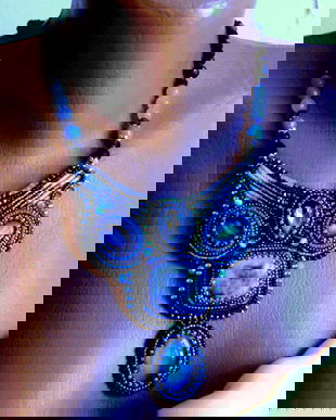 Colier unic, bleu-gris cu spoturi smarald,broderie si executie integral manuala (bead embroidering) podoabe pe viata