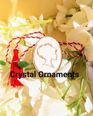 Martisor din lemn pentru doamne gen camee