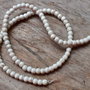 Sirag howlite 4 mm (aprox 100 buc)