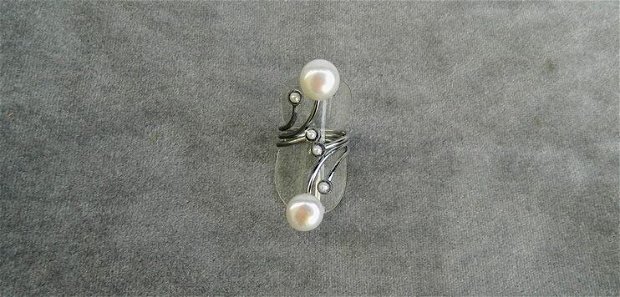 Inel cu caboşoane şi biluţe din perle de cultură albe şi perluţe seashell