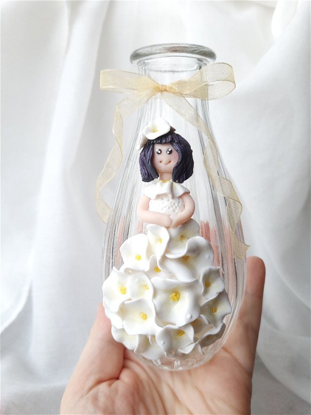 Vaza cu flori albe
