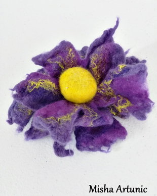 Brosa floare impaslita