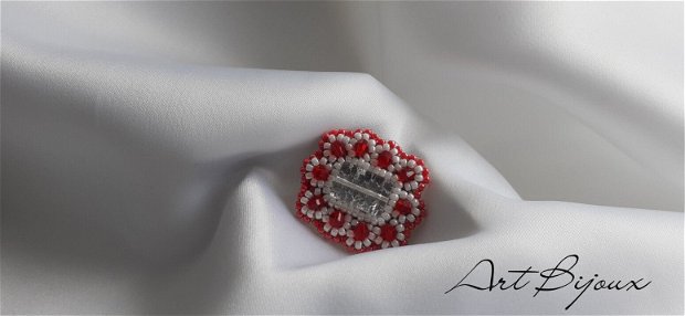 Broșă elegantă roșie cu cristale,Cadouri 1-8 Martie