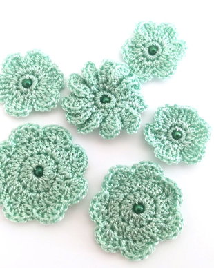 Lot floricele crosetate manual