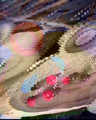 Cercei cu tija din argint 925, reticulat si partial oxidat cu coral, cirese