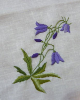 Mileu cu broderie si dantela