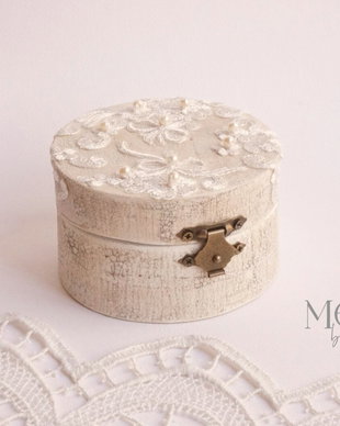 Cutie de verighete in stil vintage cu dantela