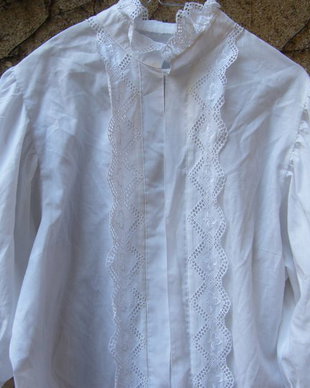 Bluza cu dantela model rustic