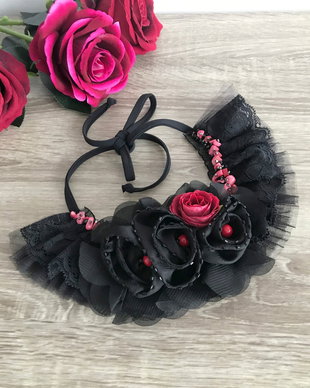 Colier elegant cu trandafir rosu