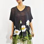 Bluza asimetrica cu floricele albe impaslite