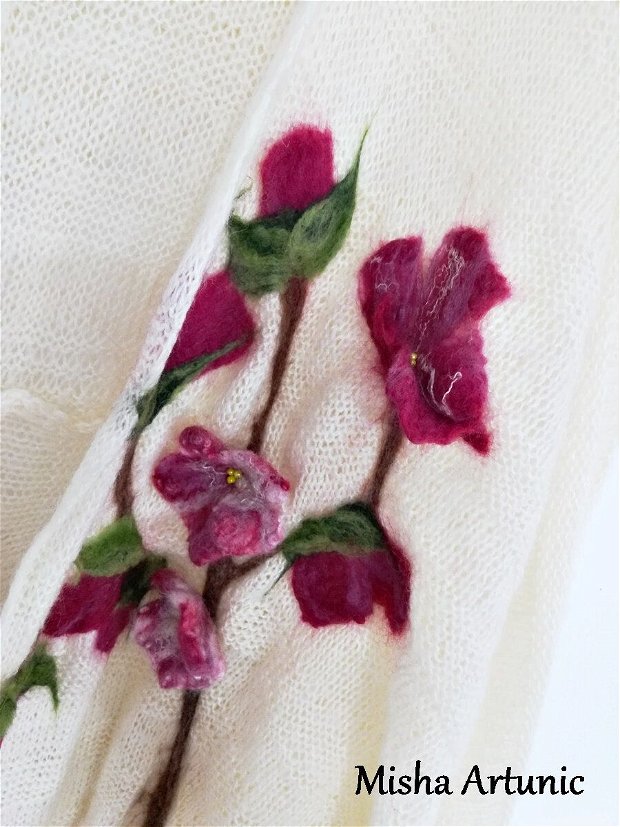 VANDUT - Cardigan tricotat cu creanga de cires japonez impaslta - Poveste japoneza