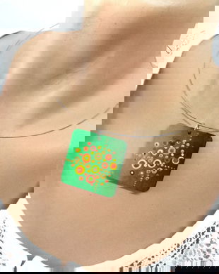 Colier cu pandantiv pictat