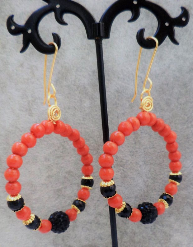 Cercei handmade din coral,onix si margele shamballa/cercei hoop earrings