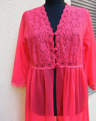 Capoțel lung cu dantela