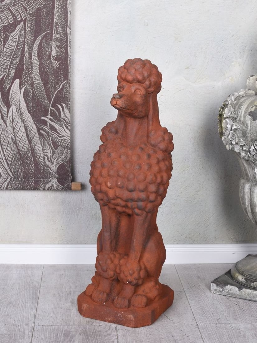 Statueta din rasini cu un pudel maro