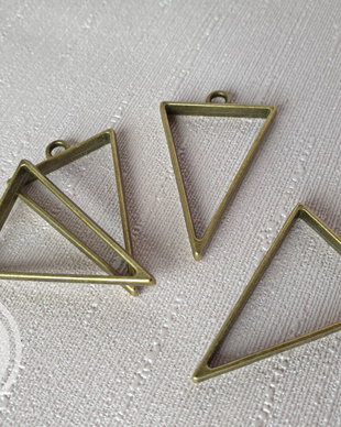 Pandantiv triunghi, 39x25x3.5mm