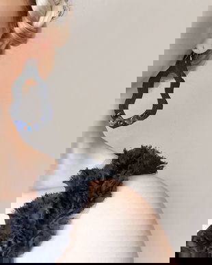 Cercei negri din piele naturala cu aplicatii de margele albastre, cercei abstracti mari