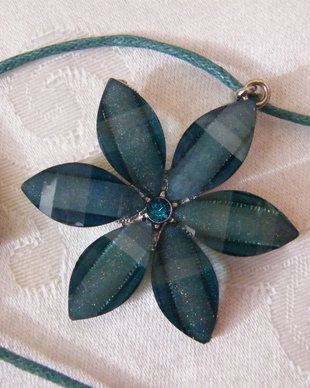 Nou-colier cu floare