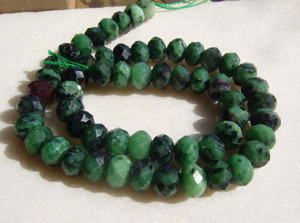 Ruby - zoisite rondele mari fatetate aprox 10x7 mm