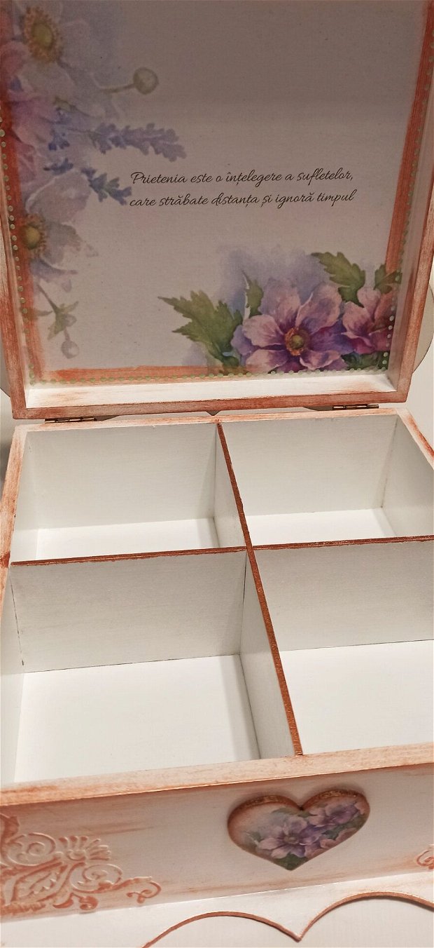 Cufar (cutie bijuterii) din lemn compartimentat, 30/30/8 cm, personalizabil, cadou invatatoare, educatoare, mama, etc, tema lavanda