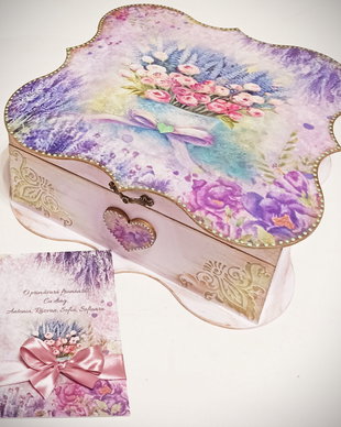 Cufar (cutie bijuterii) din lemn compartimentat, 30/30/8 cm, personalizabil, cadou invatatoare, educatoare, mama, etc, tema lavanda