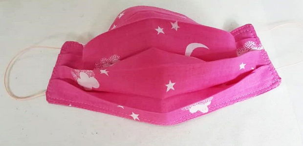 masca textila roz ( cu nori , luna si stele  )