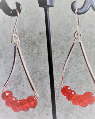 Cercei handmade din sarma distantiere metalice si cristale fatetate