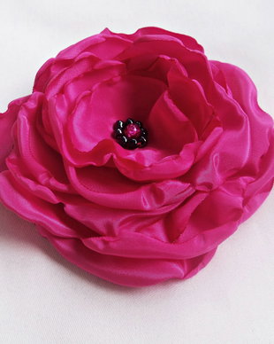 brosa floare fucsia