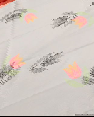 Fata de masa brodata