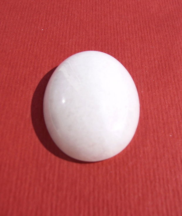 Cabochon jad alb aprox 30x22x7 mm