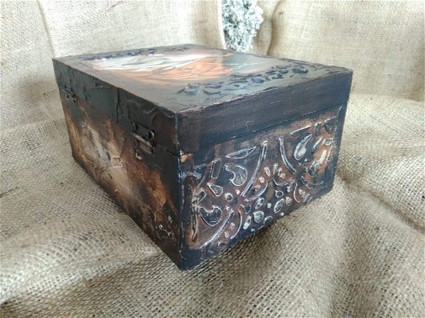Cutie din lemn
