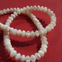 Disc din sidef natural alb aprox 6x4 mm