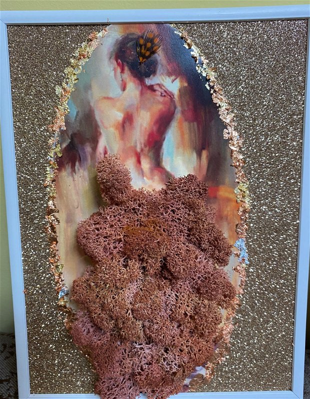 Tablou senzual femeie, decorat cu licheni stabilizati