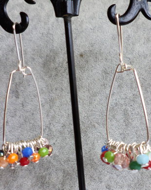 Cercei handmade din sarma si cristale fatetate multicolore