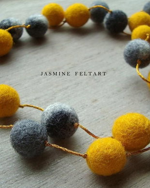 Colier Gray and Yellow